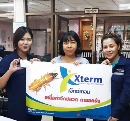 Ms. Metra Rungsang (center), Director of Ban Don Thong Sub-district Health Promoting Hospital